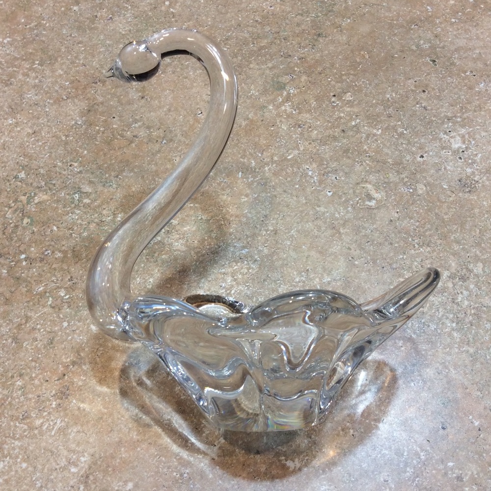 GLASS SWAN